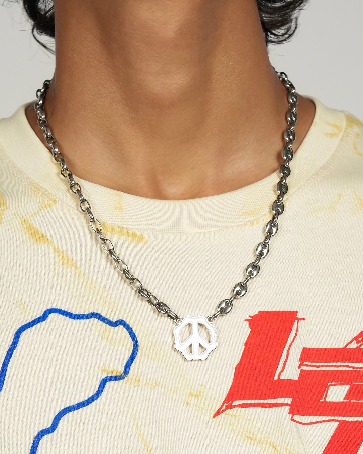 Sleek peaceful necklace